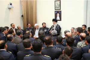Rencontre de l’ayatollah Khamenei avec les commandants de la base de défense aérienne Khatam al-Anbiya