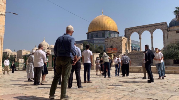 Des dizaines de colons prennent d’assaut les esplanades de la mosquée Al-Aqsa