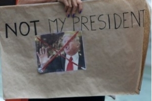 Des manifestations contre le nouveaux président américain aux Etats-Unis et dans d&#039;autres pays