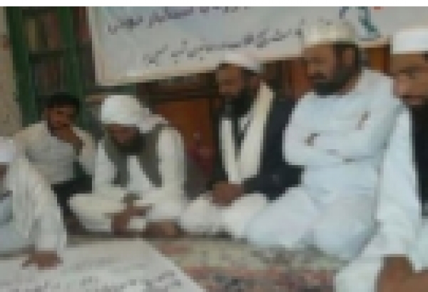 Les étudiants et Clergés sunnites de la ville de Khash (province de Sistan-Iran) ont signé une pétition contre les crimes odieux et les déloyautés des Etats Unies