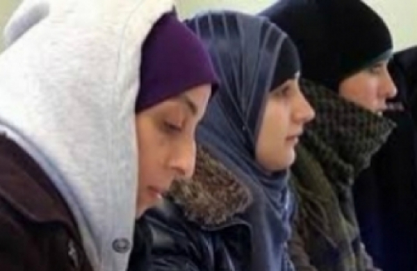 L’interdiction de l’hijab en Azerbaïdjan et au Nigéria, son obligation en Gambie