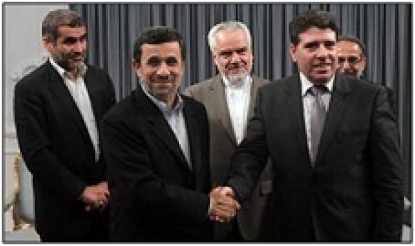 Ahmadinejad : Le peuple syrien surmontera victorieusement la crise