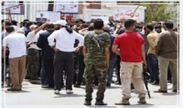 Libye : des hommes armés protestent contre la poste d&#039;enciens officiels de Kadhafi