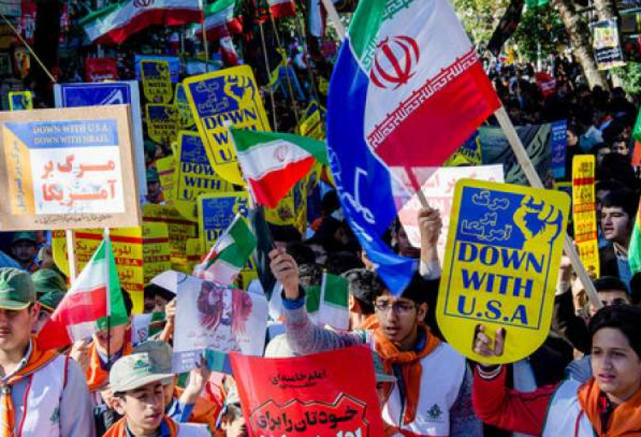 Manifestations anti-américaines dans différentes villes iraniennes