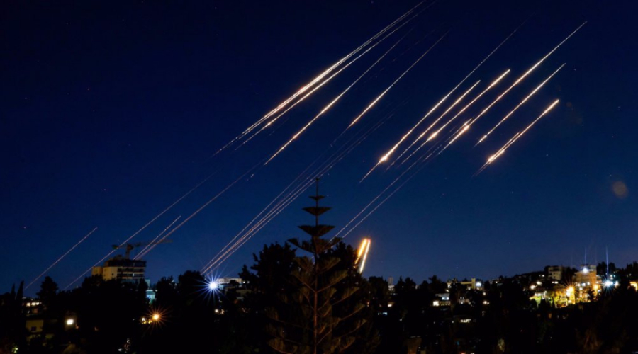 Guerre de 12 jours : les missiles iraniens ont pénétré les systèmes anti-aériens multicouches d’Israël (ministre de la Défense)