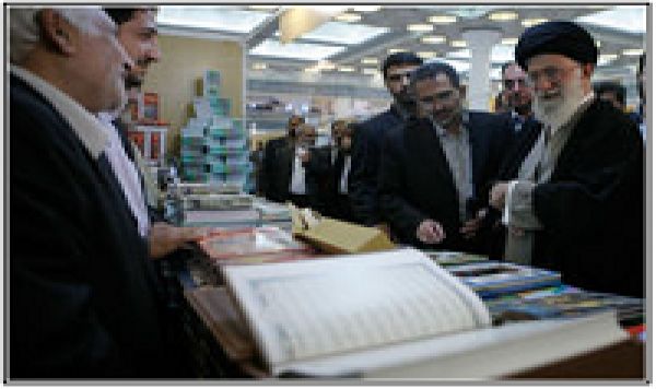 Visite du Guide suprême à la 26ème Foire Internationale du Livre de Téhéran