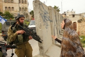 Israël chasse une famille palestinienne de leur maison