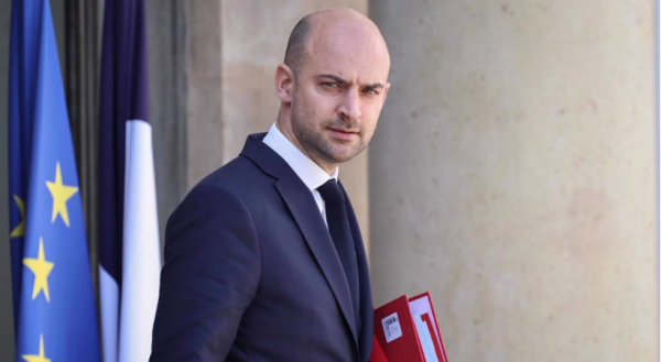 La France expulse les agents algériens titulaires de passeports diplomatiques