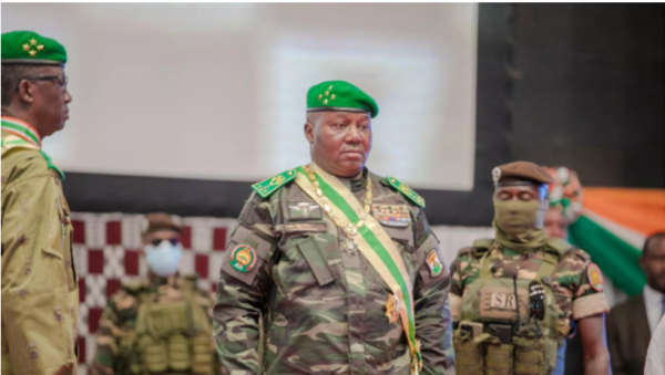 La France compte parmi les « sponsors de ces hordes de mercenaires qui endeuillent le Sahel », dit Tiani