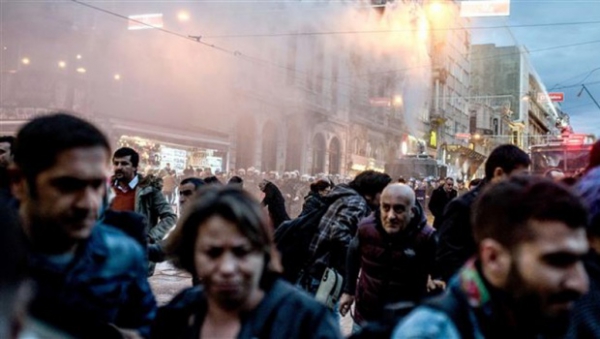 Polisi Turki Serang Demonstran di Istanbul