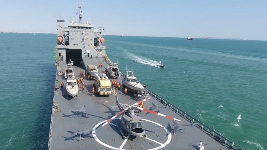Pasukan Elit Iran Luncurkan Kapal Perang Canggih