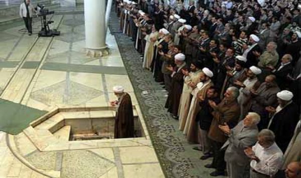 Di Tengah Guyuran Hujan Rakyat Iran Tunaikan Shalat Idul Adha 
