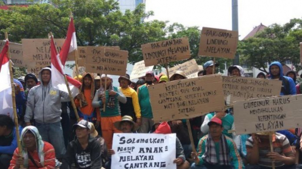 Buntut dari Larangan Cantrang, Ratusan Nelayan Demo di Depan Istana