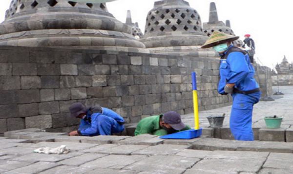 Asing Bantu Konservasi Candi Borobudur Pasca Erupsi Merapi 2010 