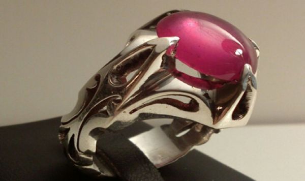 Keutamaan Batu Mulia Menurut Maksumin: Ruby dan Safir 