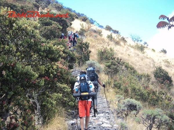 Pendakian Gunung Rinjani di Tutup Sementara Tahun 2017 Karena Cuaca Eksrem