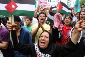 Warga Palestina Unjuk Rasa Dukung Hizbullah Lebanon
