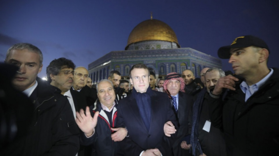 Macron Adu Mulut dengan Polisi Israel