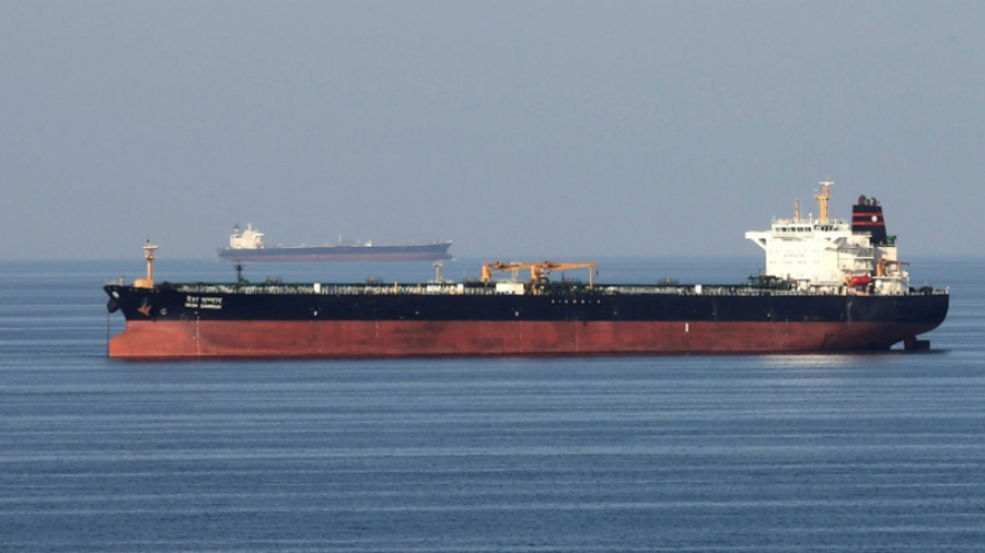 Tanker Pengangkut BBM Iran ke Lebanon Masuki Terusan Suez