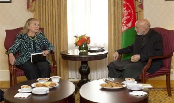 Ketegasan Karzai di depan Hillary Clinton 