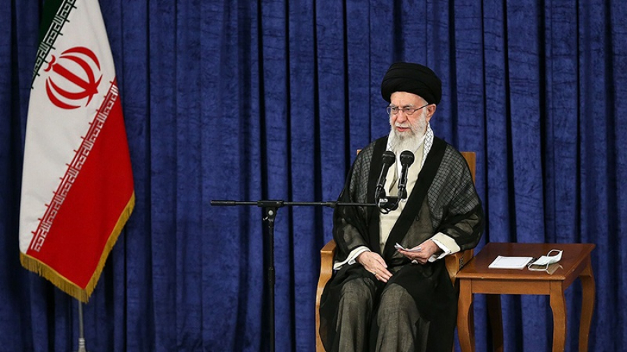 Ayatullah Khamenei: Musuh Terpaksa Bertindak Bodoh dan Dalangi Kerusuhan