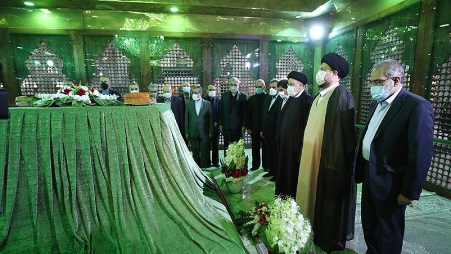 Anggota Kabinet Raisi Ziarahi Makam Imam Khomeini ra