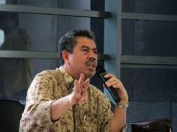Sayuti Asyatri: Sihir Jokowi, Pengendalian Makna dan Simbol