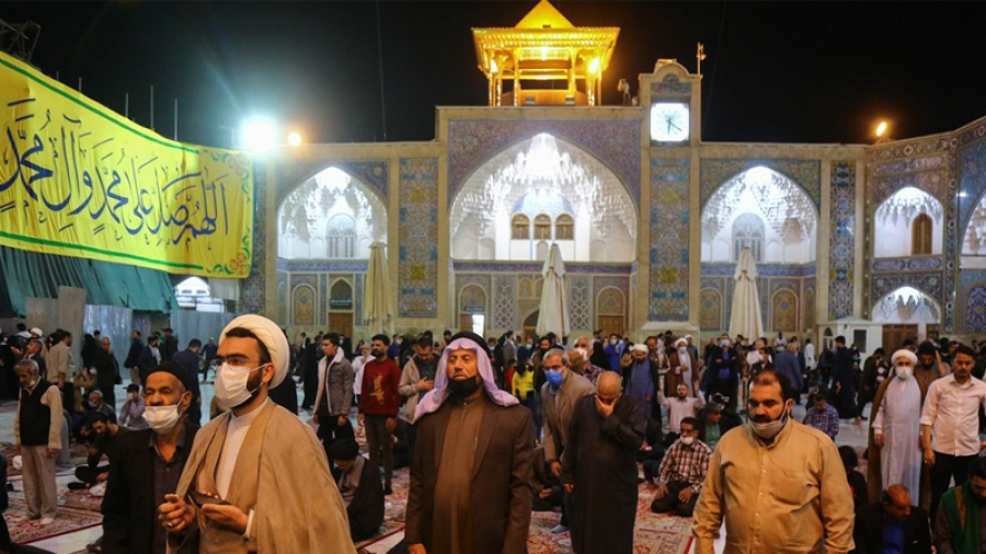 Suasana Haram Sayidah Maksumah sa pada Malam Maulid Nabi Saw