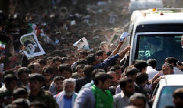 Rahbar di Depan Warga Bojnourd: Krisis Ekonomi di Barat Lebih Besar dari Kesulitan yang Ada di Iran 