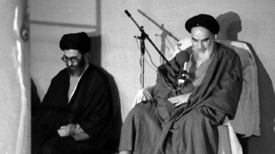 Imam Khomeini ra dalam Perspektif Rahbar