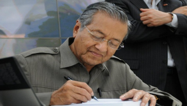 Mahathir Mohamad Mundur dari Posisi CEO Proton