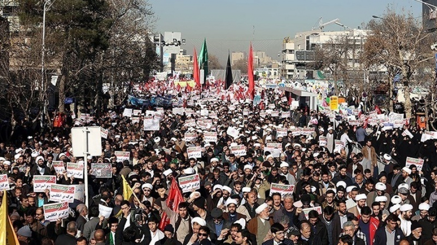 Rakyat Iran Turun ke Jalan Kecam Perusuh