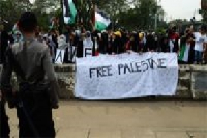 Peringati Al-Quds, Kelompok Muslim Ini Demo Kedubes AS