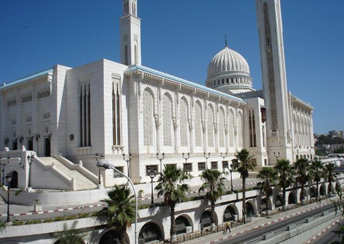दुनिया की तीसरी सबसे बड़ी मस्जिद का उद्घाटन 2016 में किया जाएगा।