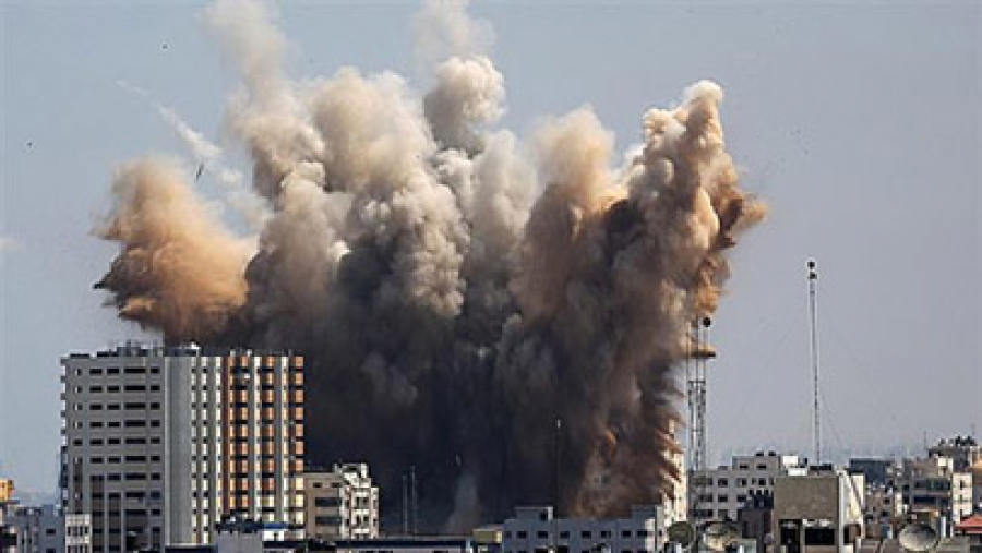 इस्राईल ने गज़्ज़ा पट्टी पर हमला किया, झड़पें भी हुईं, कई शहीद 300 घायल
