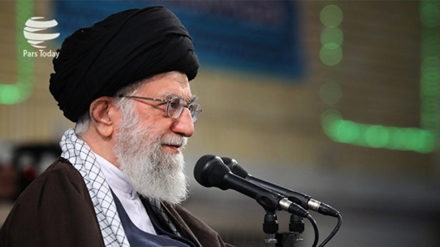 इस्लामी क्रांति को समाप्त करने के लिए ईरान पर आठ वर्षीय युद्ध थोपा गया थाः इस्लामी क्रांति के वरिष्ठ नेता