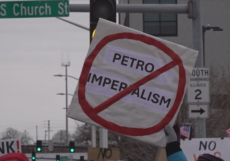 अमेरिका में वेनेज़ुएला पर सैन्य कार्रवाई के विरोध में जन प्रदर्शन