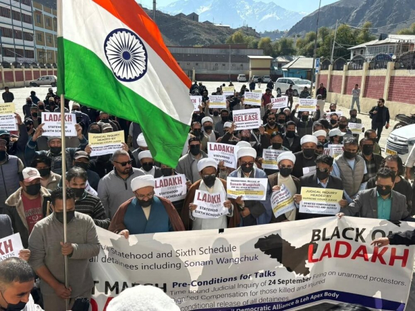 कारगिल में साइलेंट मार्च,राज्य को दर्जा और छठी अनुसूची में शामिल करने की मांग