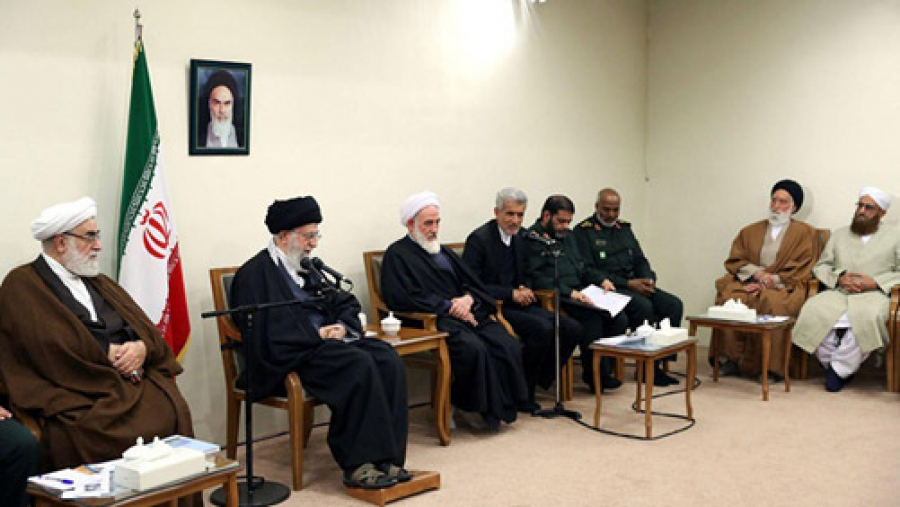 वरिष्ठ नेता, ईरान के शिया और सुन्नी मुसलमानों ने कठिन परिस्थितियों का एकजुटकर होकर मुक़ाबला किया है