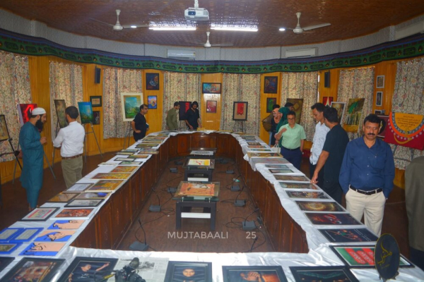 कश्मीर विश्वविद्यालय में &quot;बलिदान, प्रेम और आशूरा की कलाकृतियाँ&quot; कला प्रदर्शनी