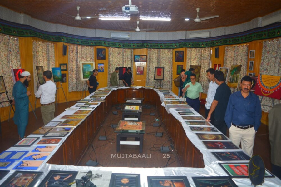 कश्मीर विश्वविद्यालय में &quot;बलिदान, प्रेम और आशूरा की कलाकृतियाँ&quot; कला प्रदर्शनी