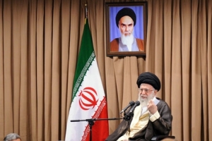 अमरीका ईरान के परमाणु उद्योग को तबाह करना चाहता है, वरिष्ठ नेता