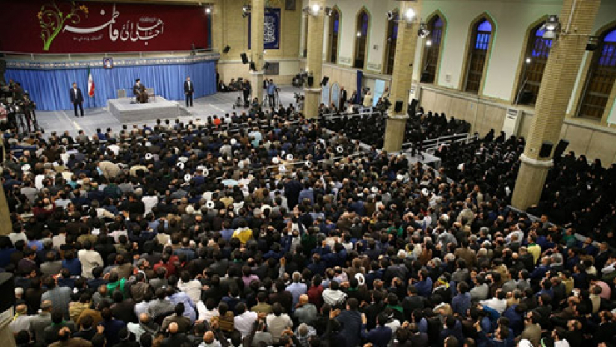 क्षेत्र में ईरान की उपस्थिति का अमरीका और यूरोप से कोई लेना देना नहीं हैः वरिष्ठ नेता
