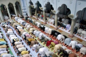 हिंदी मुस्लिम कर्मचारियों को शुक्रवार की नमाज के लिए 90 मिनट की छुट्टी