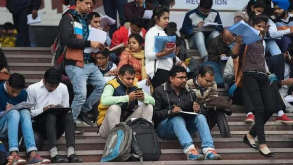ईरान युद्ध के कारण अमेरिका में दसियों हज़ार नौकरियां खत्म