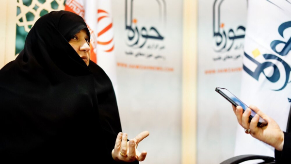 हज़रत ज़ैनब (स) छात्राओं के लिए अंतर्दृष्टि और दृढ़ता का एक ज्वलंत उदाहरण हैं