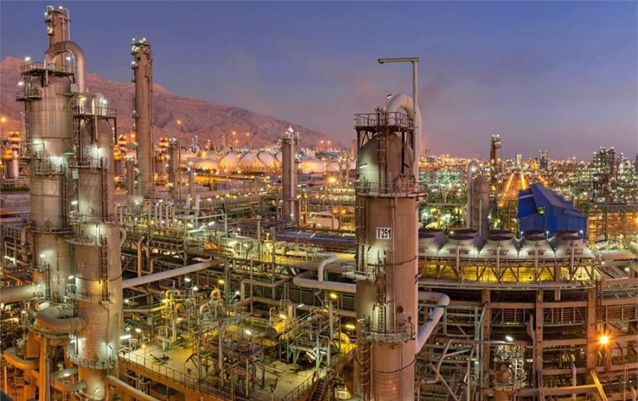 तेल की गंध आते ही अमेरिका, खूँखार और ख़तरनाक हो जाता है