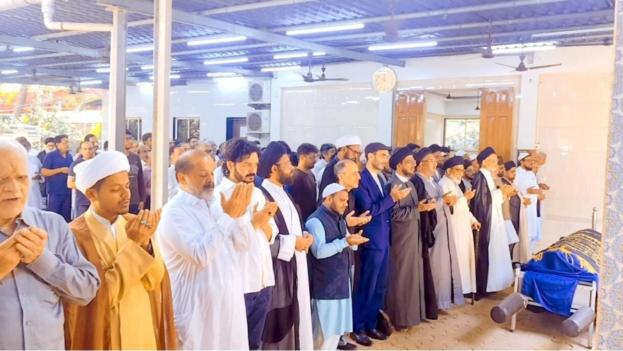 मुंबई में मौलाना सैयद अनीसुल हसन ज़ैदी सुपुर्द-ए-ख़ाक, सैकड़ो की संख्या में लोगों ने भाग लिया