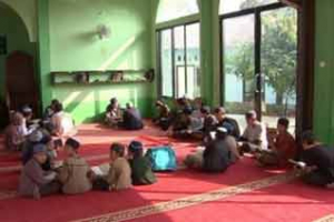 इंडोनेशिया में मस्जिदों पर दाइश के साथ सहयोग करने का आरोप