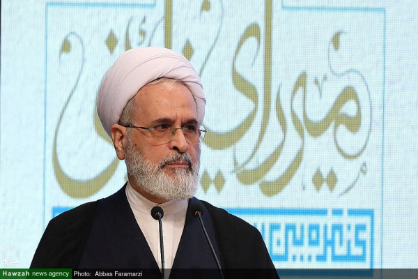 आयतुल्लाह मिर्ज़ा नाईनी ने अक्ल,इज़तेहाद,और जिहाद को मिलाकर उम्मत को नई बौद्धिक दिशा दीः